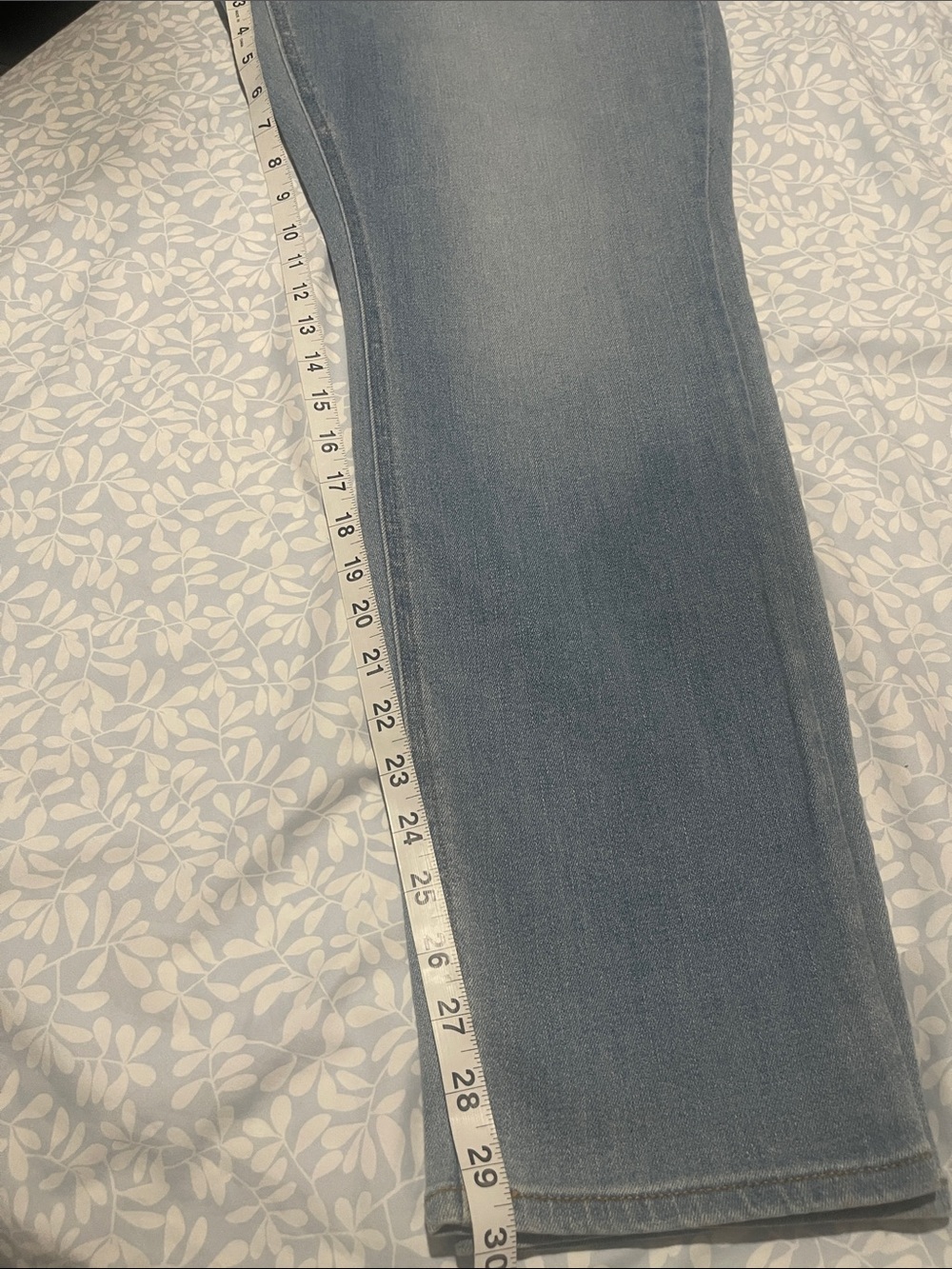 Old Navy Women’s Light Wash  High rise straight Jeans - Picture 5 of 7
